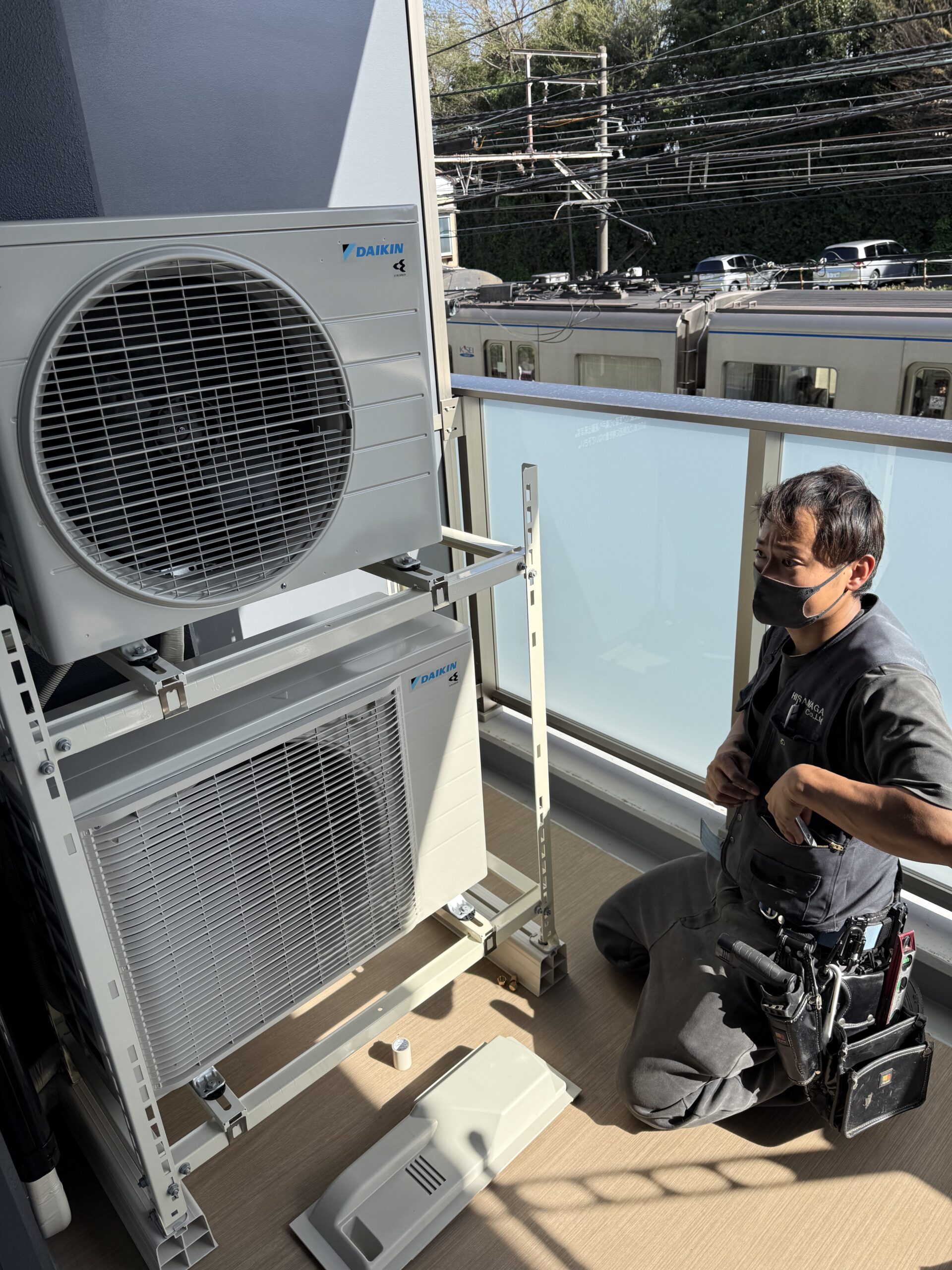 江戸川区で室外機を二段置き架台に設置したエアコン工事