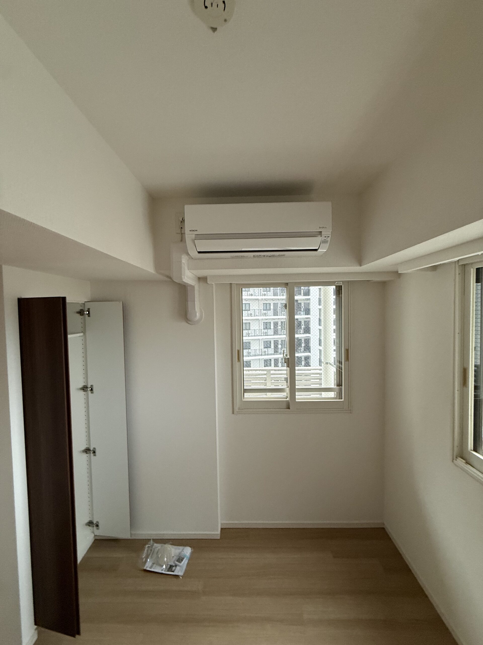 葛飾区青砥のマンションで室内カバーを使用したエアコン取り付け工事